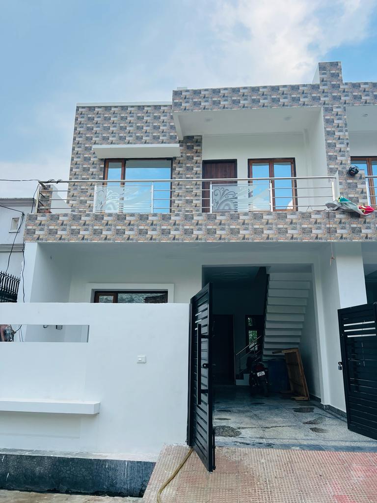 Resale 3 Bedroom 2100 Sq.Ft. Independent House in Jankipuram Extension