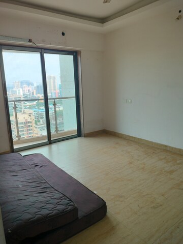 Room in 4 BHK Apartment at HDIL Metropolis Residences, Andheri West – for Rent