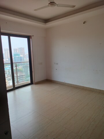 Room in 4 BHK Apartment at HDIL Metropolis Residences, Andheri West – for Rent