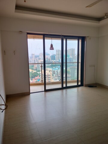 Room in 4 BHK Apartment at HDIL Metropolis Residences, Andheri West – for Rent