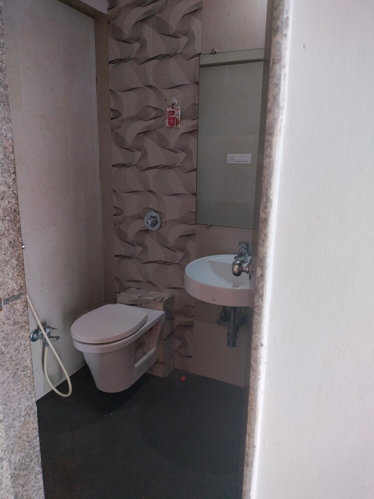 Bathroom, hdil-metropolis-residences 4 Bedroom 2500 Sq.Ft. Apartment In Andheri West Mumbai 4558598