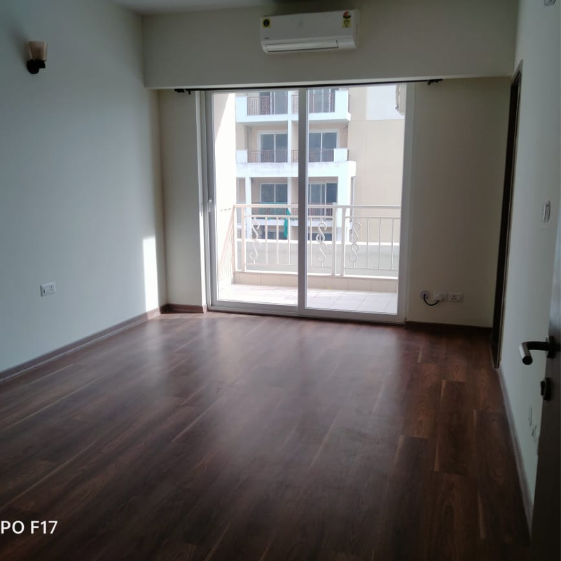 3 BHK + Servant Room Apartment For Rent in Emaar Palm Heights
