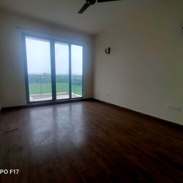 Room in 3 BHK Apartment at Emaar Palm Heights, Sector 77 – for Rent