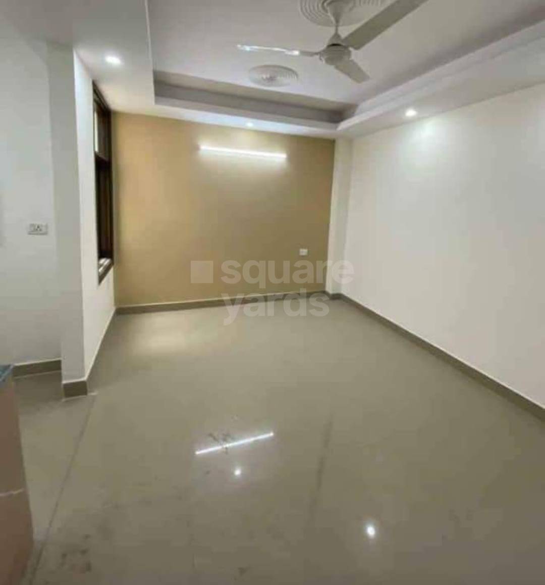 Rental 3 Bedroom 900 Sq.Ft. Builder Floor in Mansarovar Park Delhi 4571234