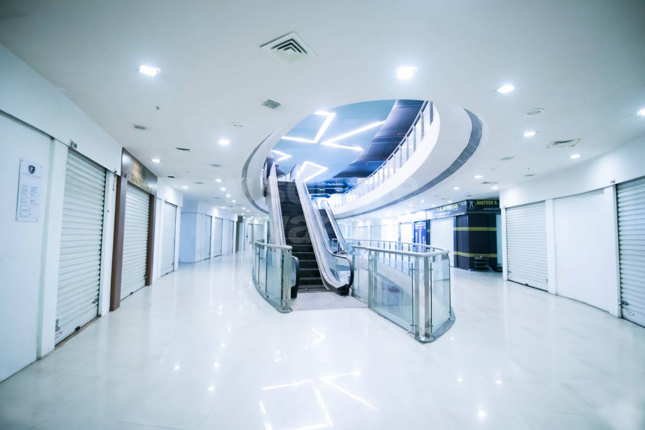 Rental Commercial Office Space 120 Sq.Ft. in Express Zone, Malad East