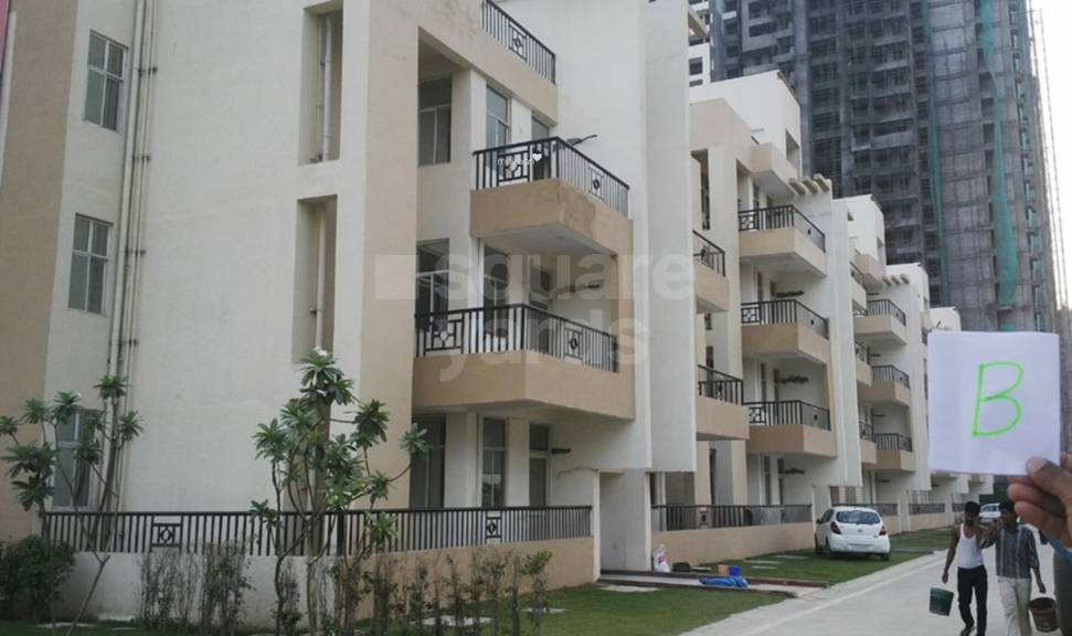 Rental 2 Bedroom 1182 Sq.Ft. Apartment in Shri Radha Sky Gardens, Noida
