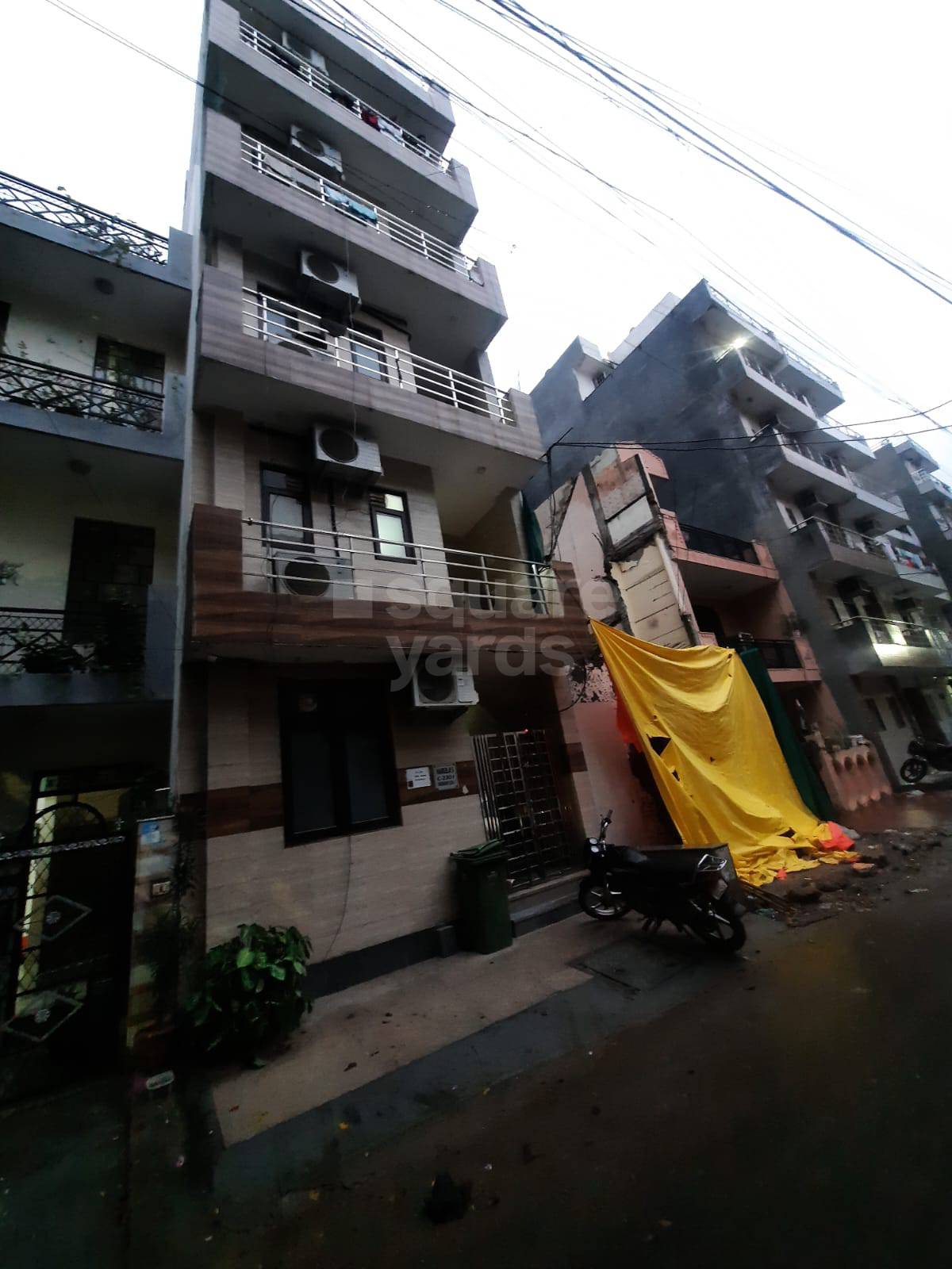 Resale 6+ Bedroom 2700 Sq.Ft. Independent House in Sushant Lok 1