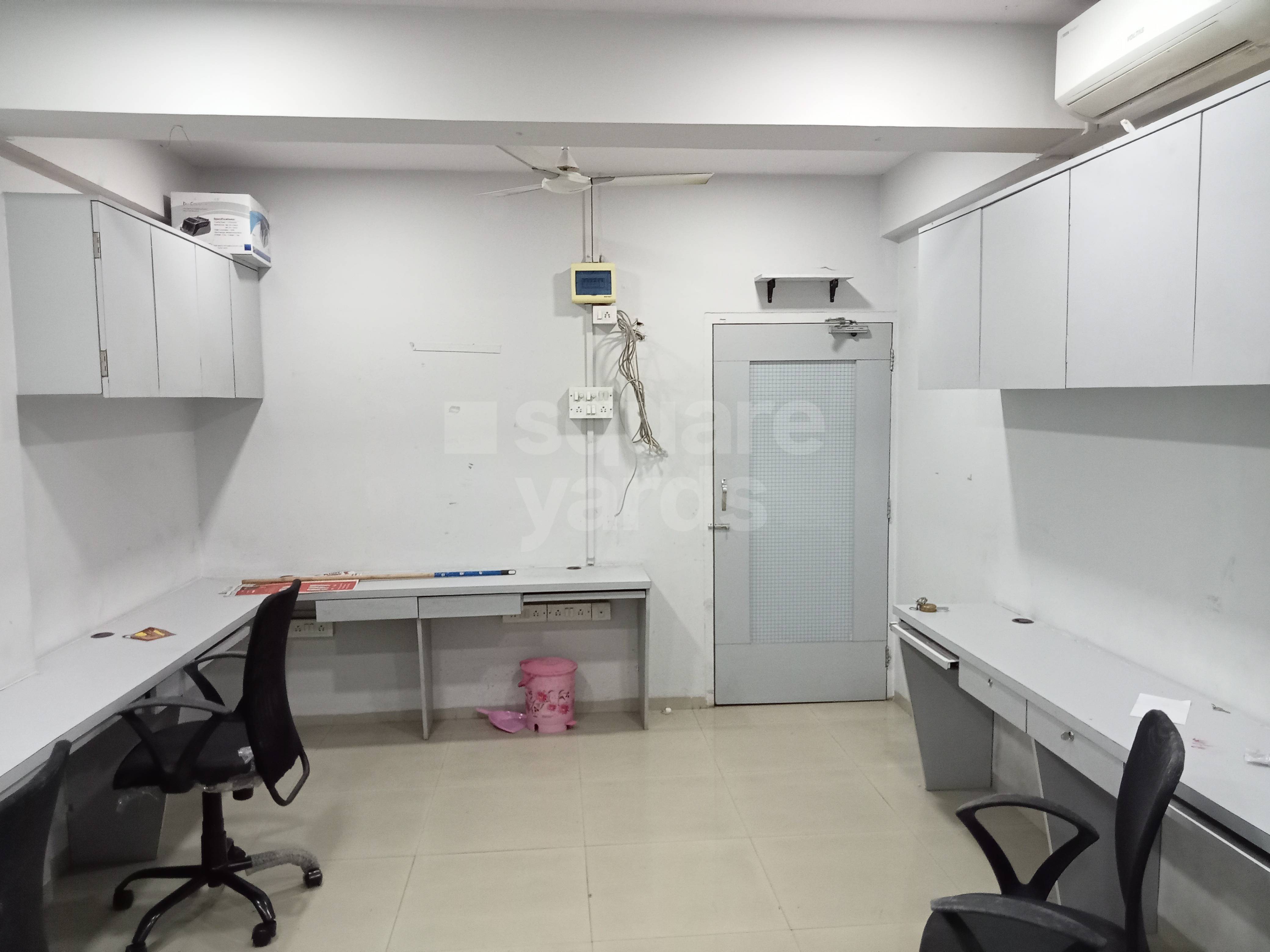 Rental Commercial Office Space 580 Sq.Ft. in Kukreja Center, Cbd
