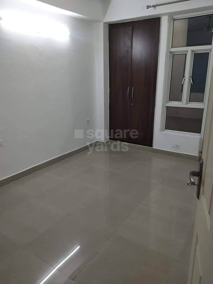 Resale Studio 250 Sq.Ft. Apartment in DDA Janta Flats, Sector 16b