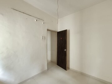 Room in 1 BHK Apartment at Seawoods – for Rent