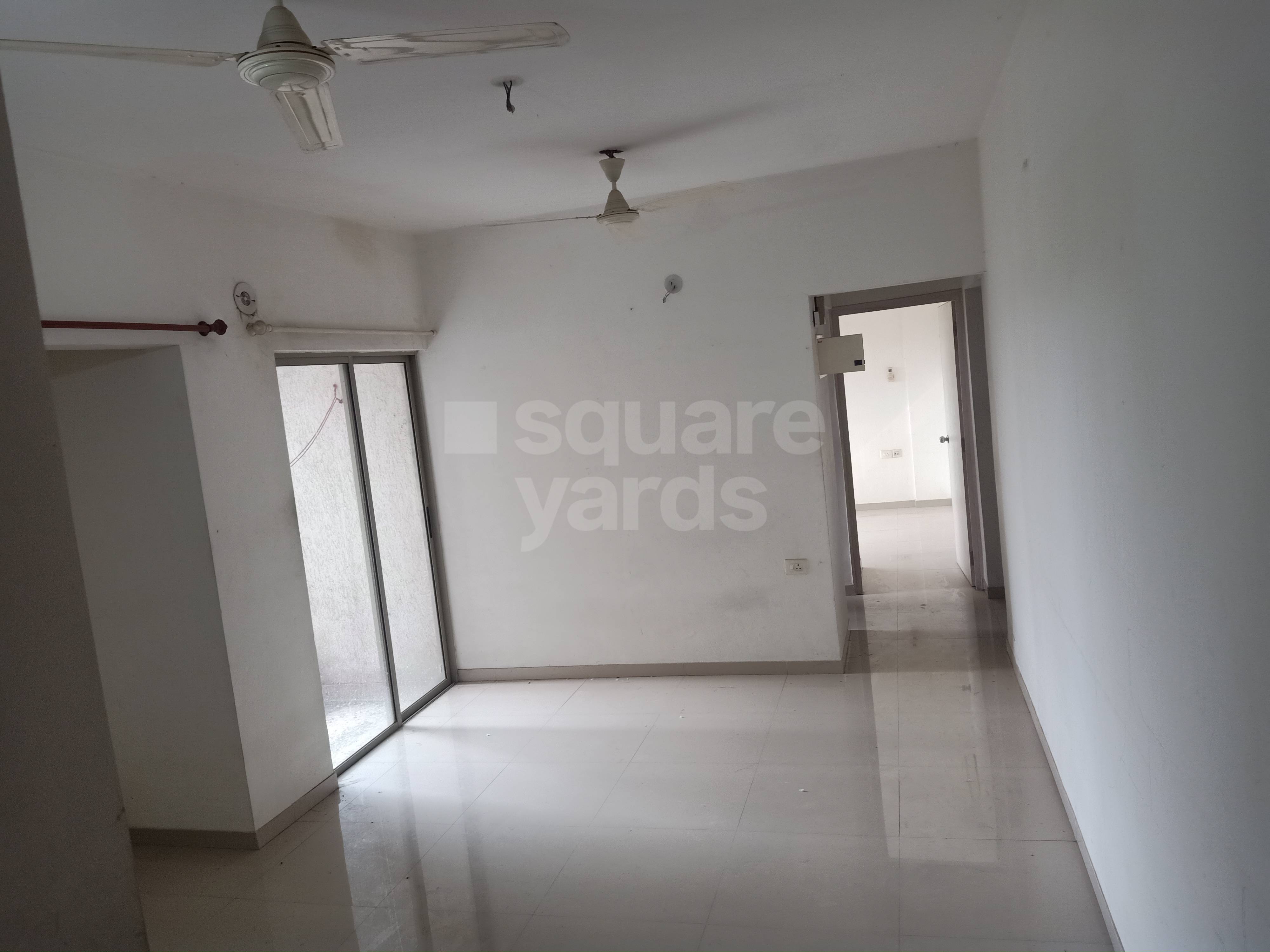 Rental Commercial Shop 1000 Sq.Ft. in PP Chambers, Dombivli East Thane