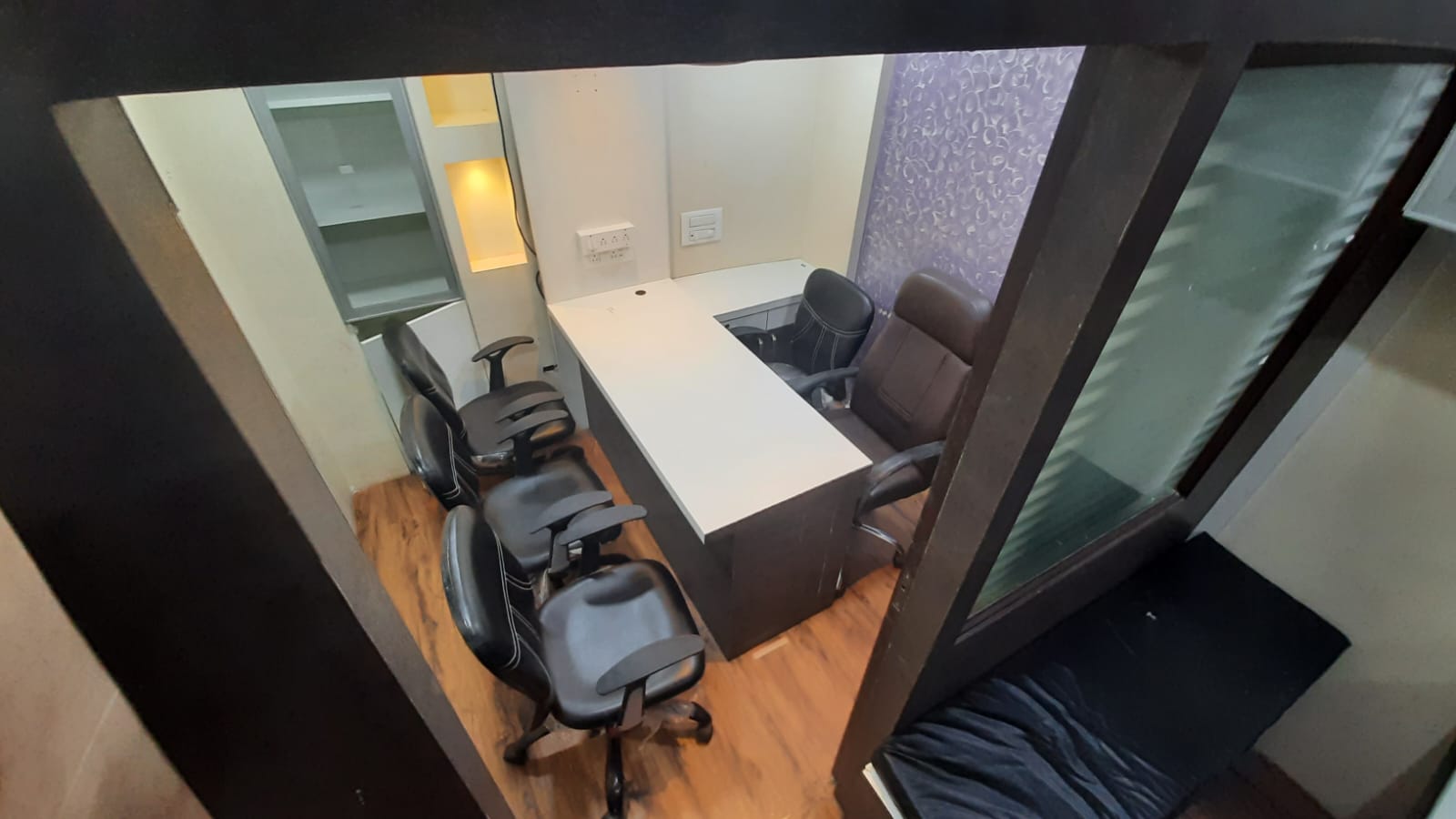 Rental Commercial Office Space 200 Sq.Ft. in Express Zone, Malad East