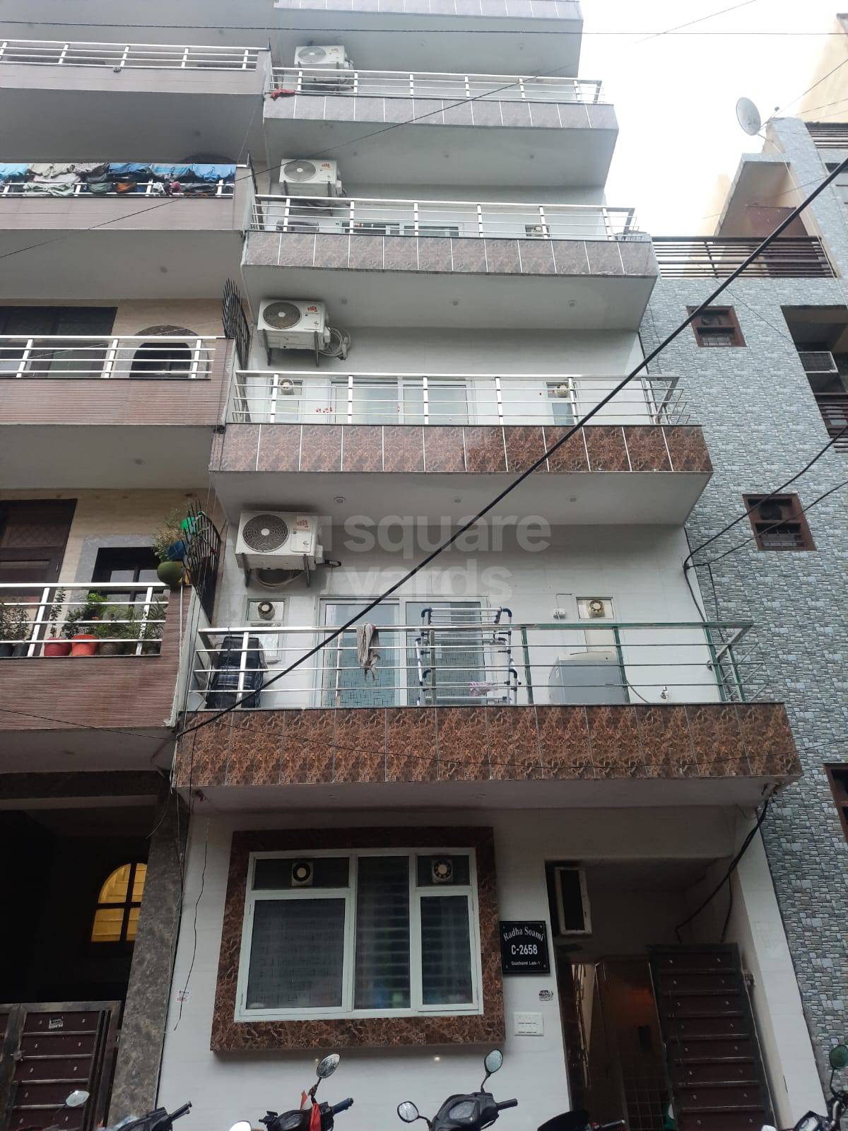 Resale 6+ Bedroom 2700 Sq.Ft. Independent House in Ansal Sushant Lok I