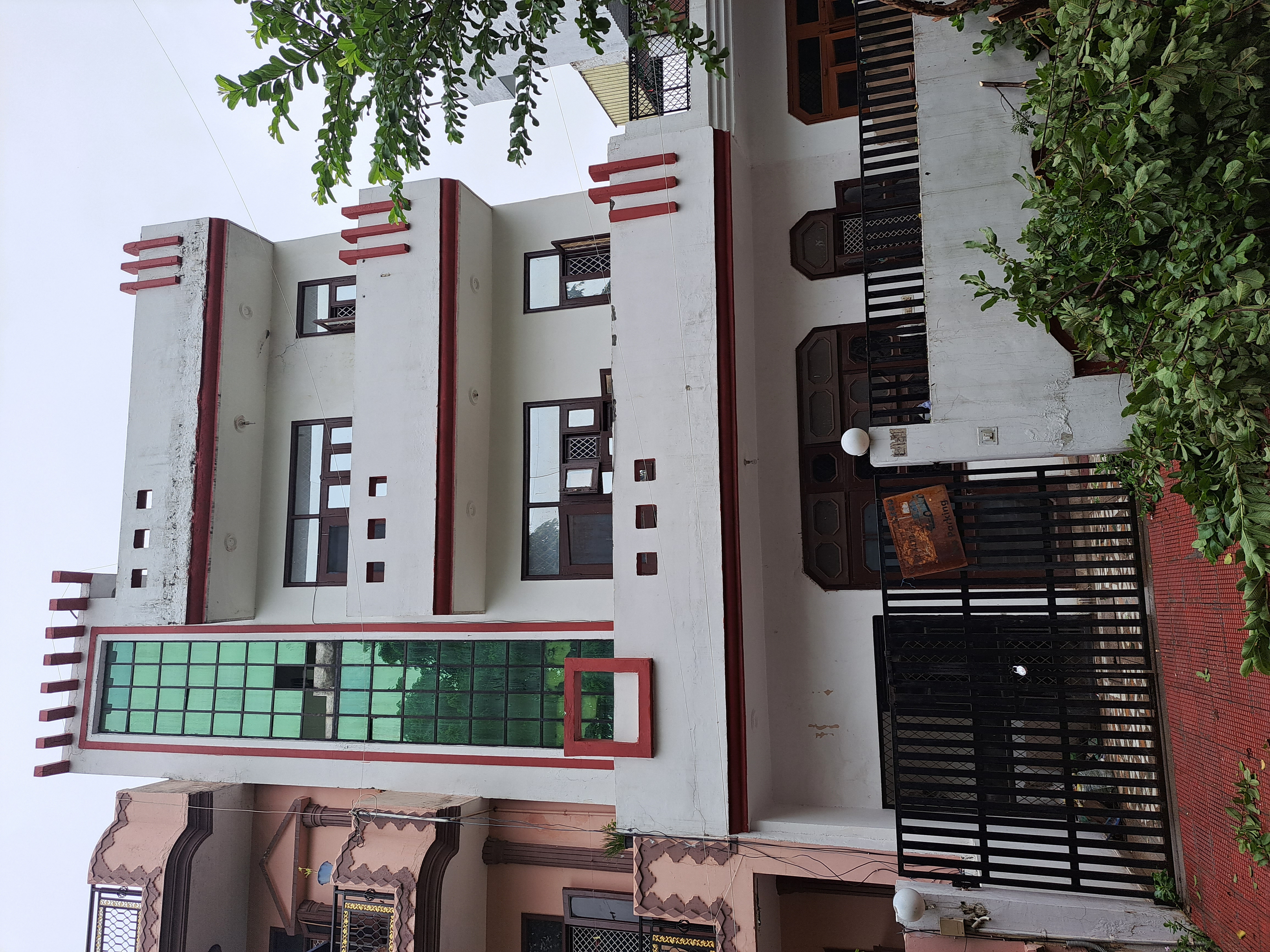 Resale 6+ Bedroom 100 Sq.Yd. Independent House in Om Tower Greater