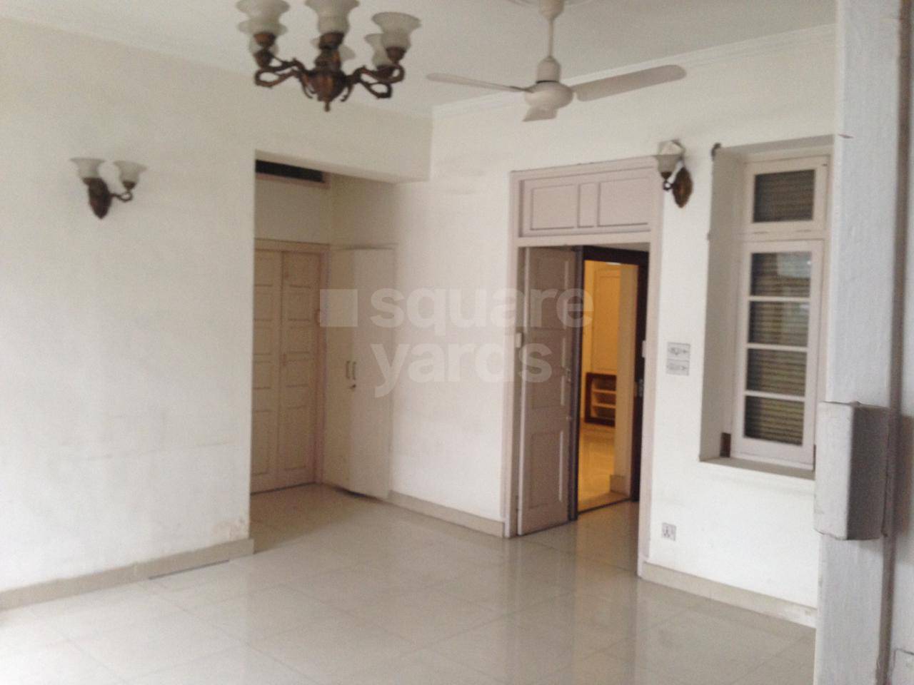 Resale 4 Bedroom 2250 Sq.Ft. Apartment in DLF Belvedere Towers, Sector