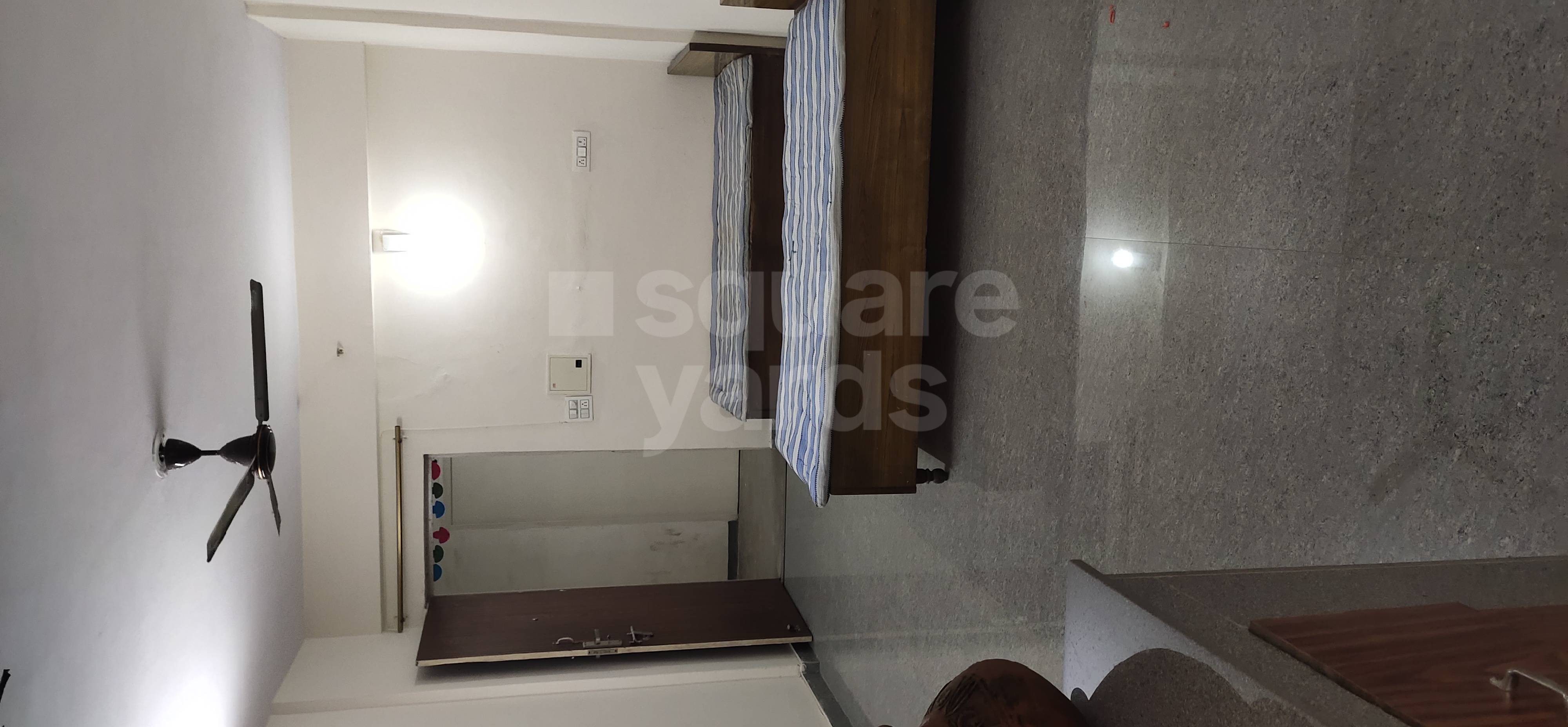 Rental 3 Bedroom 1650 Sq.Ft. Apartment in DLF Capital Greens Phase I