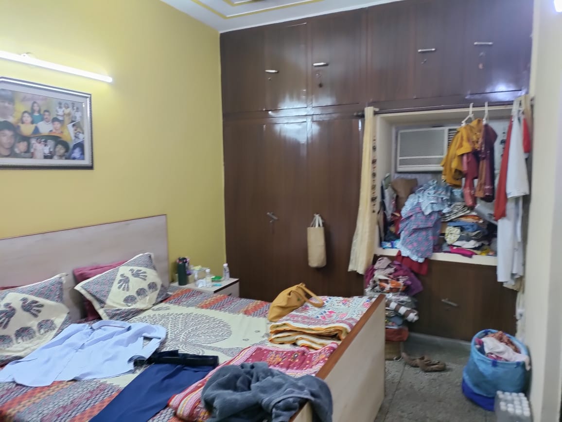 Resale 2 Bedroom 950 Sq.Ft. Apartment in Saraswati Kunj Apartments, Ip