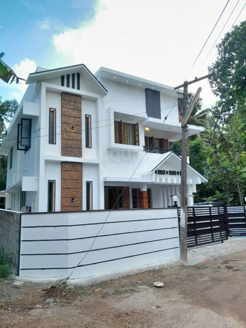 Resale 4 Bedroom 2000 Sq.Ft. Independent House in Kamaleswaram