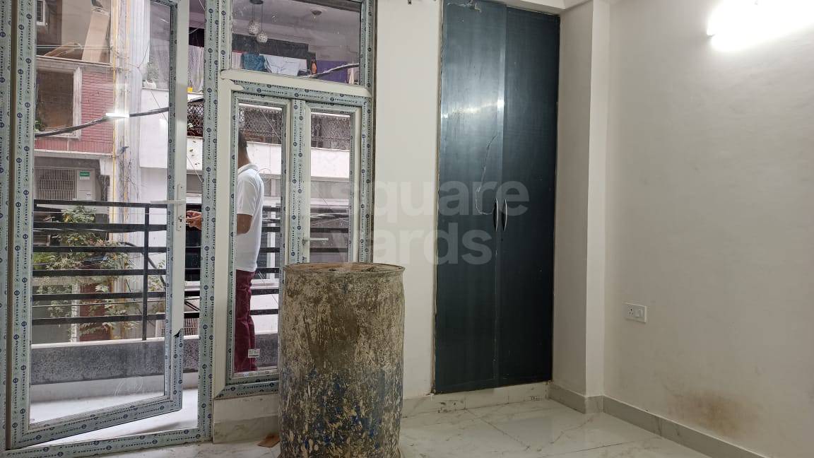 Rental 1 Bedroom 450 Sq.Ft. Builder Floor in RWA Saket Block J, Saket Delhi 4648640