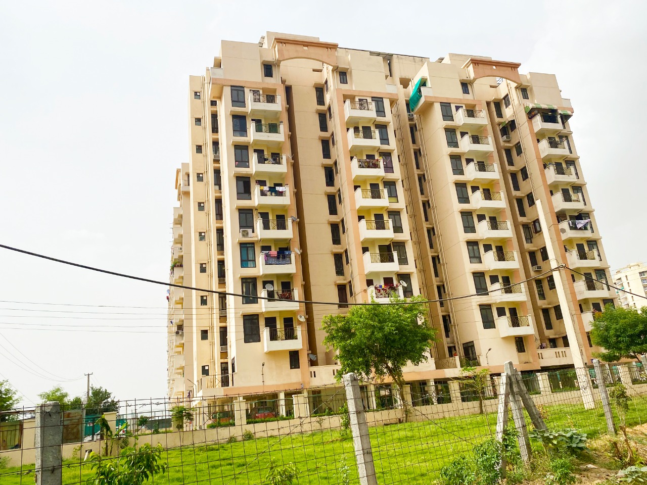 Resale 2 Bedroom 1050 Sq.Ft. Apartment in Apex Our Homes, Sector 37c
