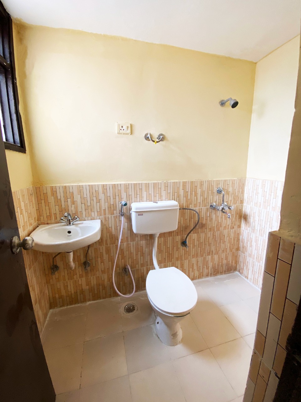 Resale 2 Bedroom 1050 Sq.Ft. Apartment in Apex Our Homes, Sector 37c