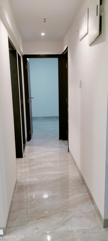 Room in 3 BHK Apartment at Andheri West – for Sale