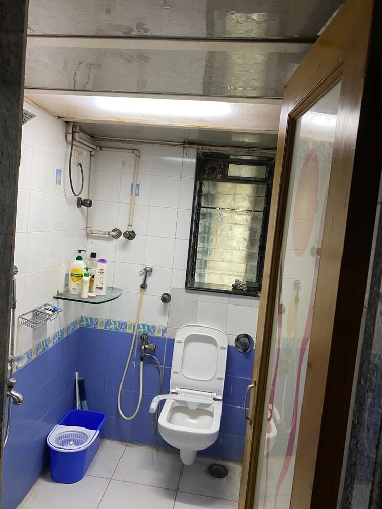 Bathroom, wood-rose-chs 2 Bedroom 1000 Sq.Ft. Apartment In Andheri West Mumbai 4661288