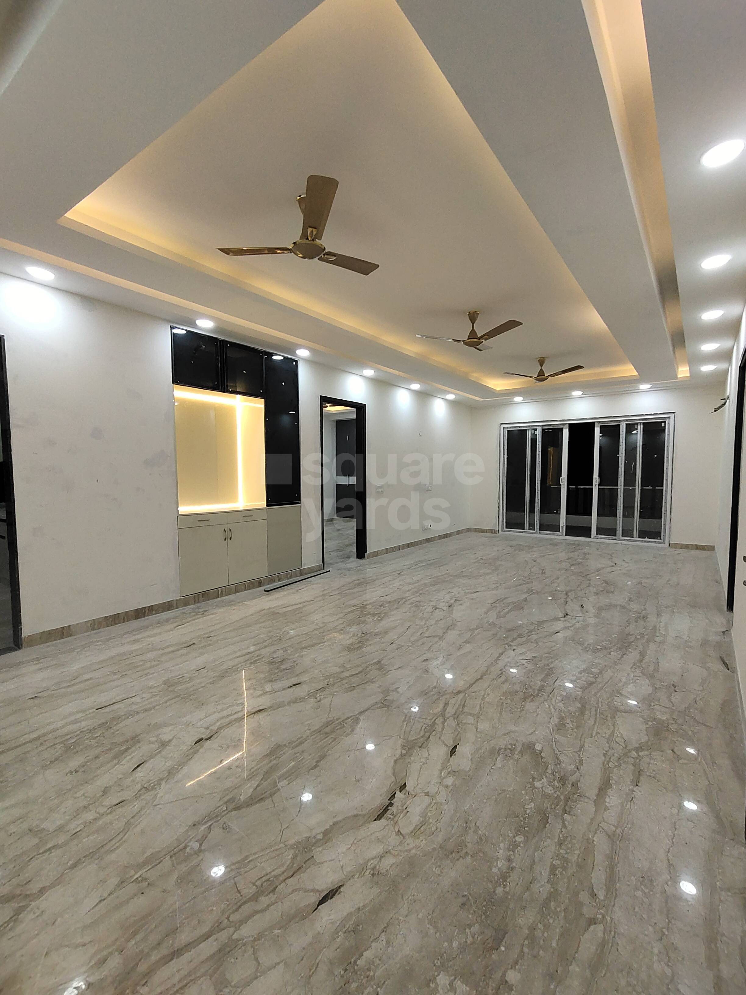 Resale 4 Bedroom 2700 Sq.Ft. Builder Floor in Greenwood City, Sector 40