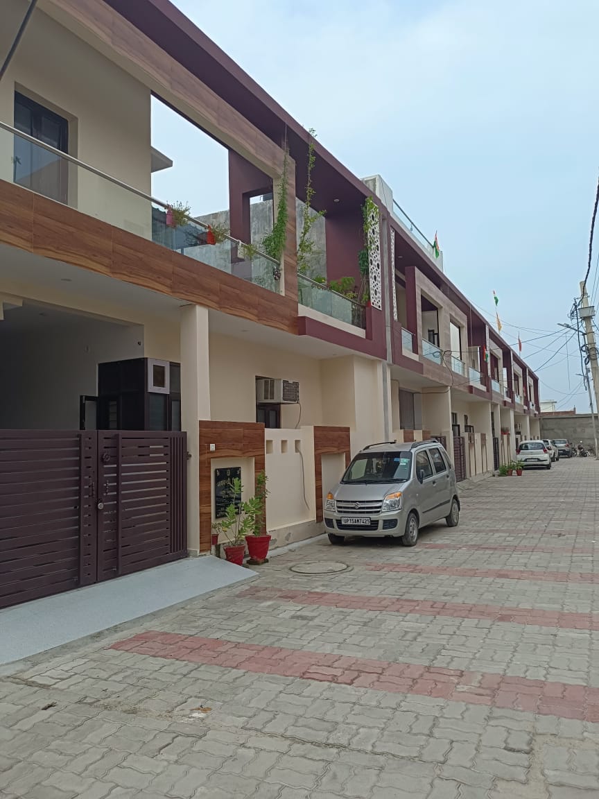 Resale 3 Bedroom 1400 Sq.Ft. Independent House in Garg Palm Paradise