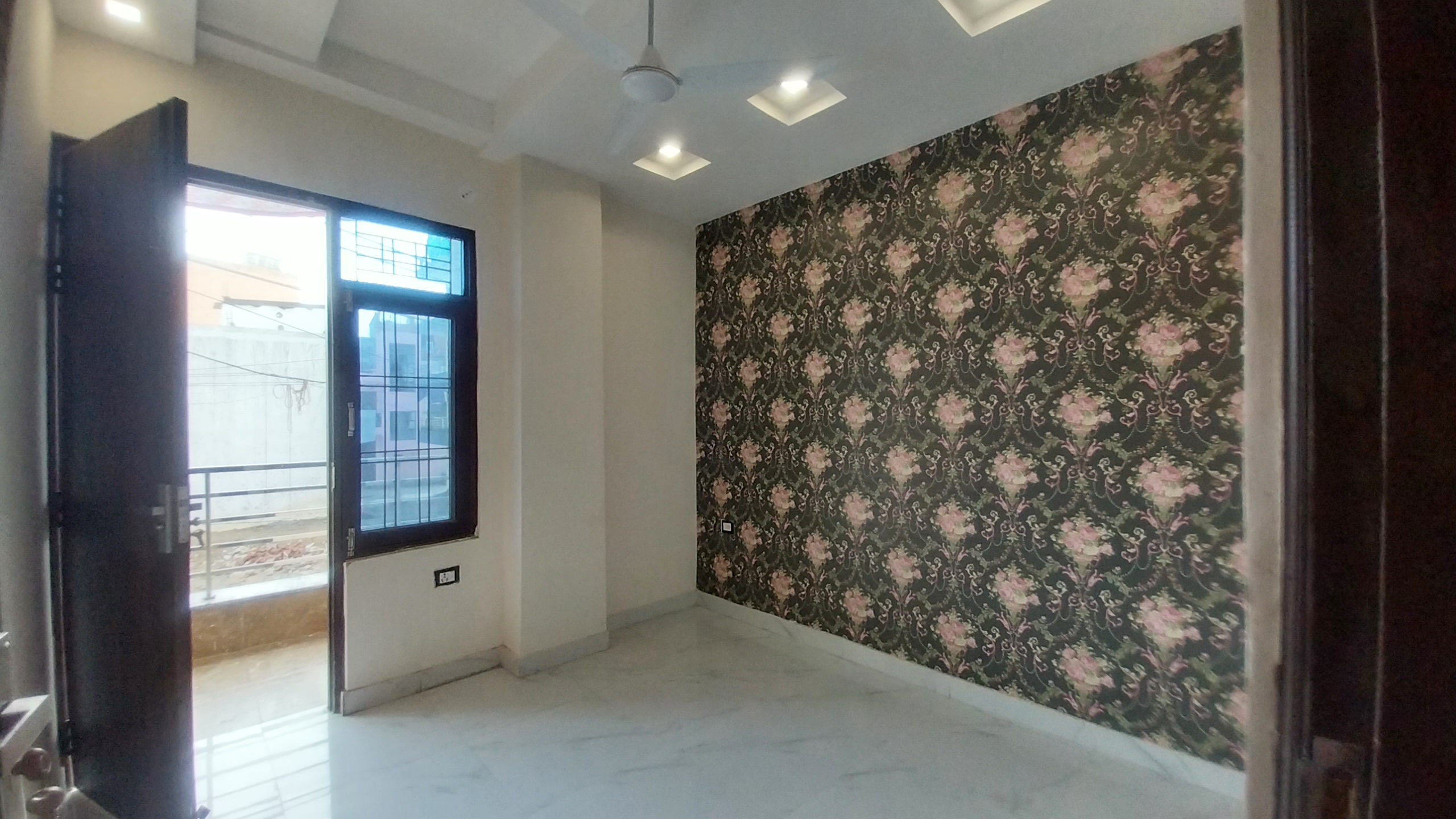 Resale 3 Bedroom 1250 Sq.Ft. Apartment in Royal Homes Rajendra Park