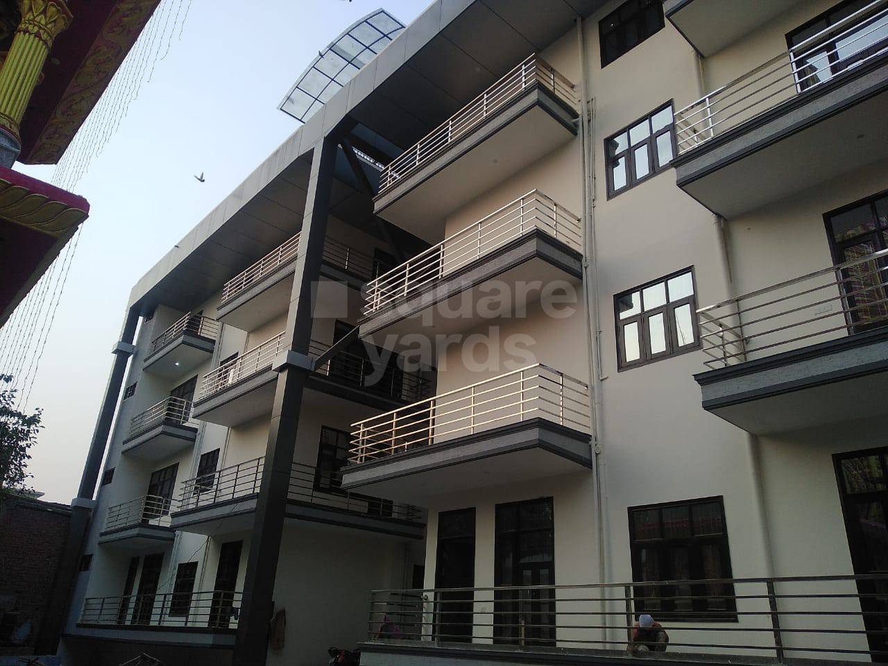Resale 3 Bedroom 1300 Sq.Ft. Builder Floor in Laxman Vihar Gurgaon
