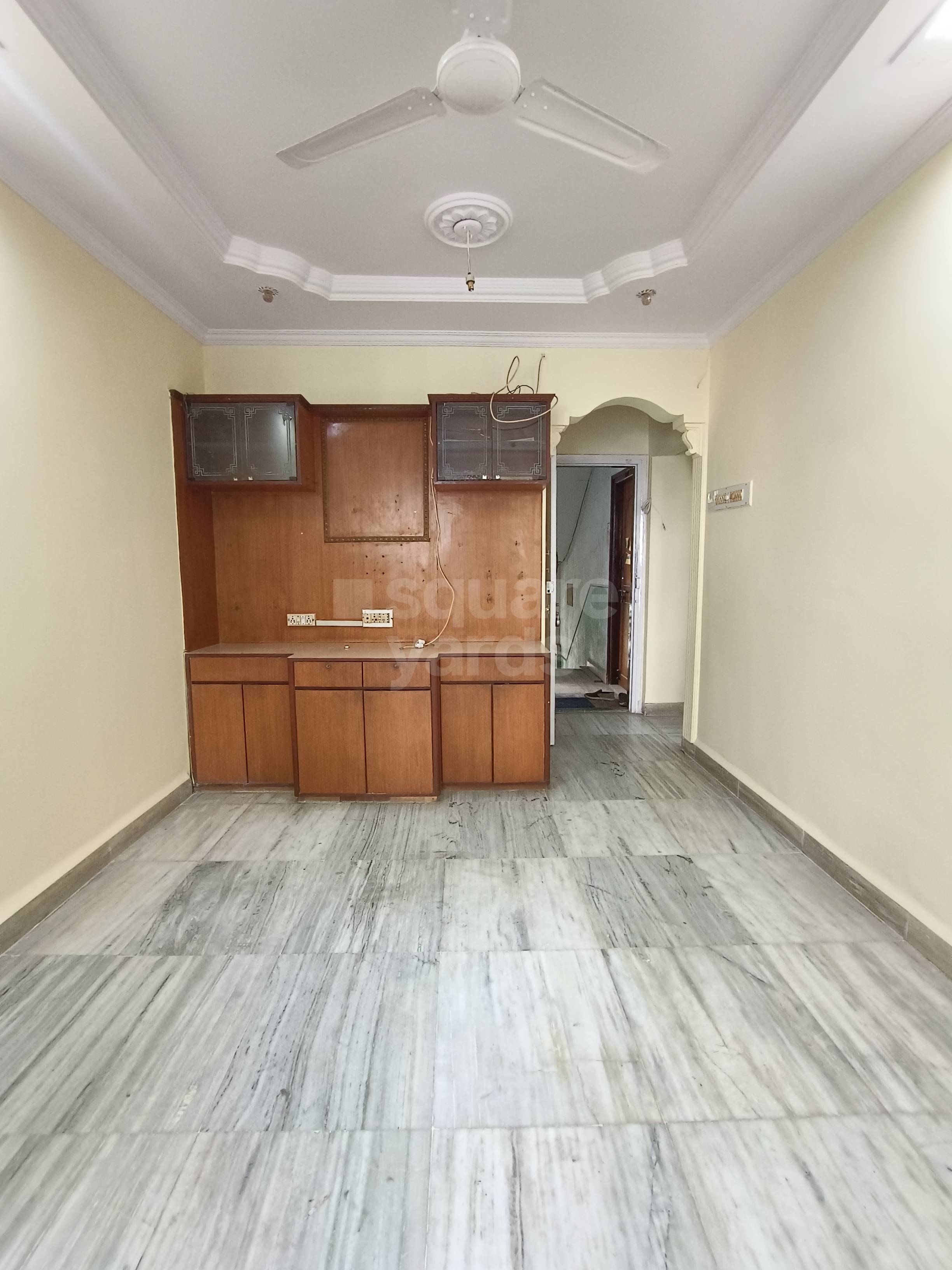 Resale 1 Bedroom 580 Sq.Ft. Apartment in Raghu Vihar Apartments