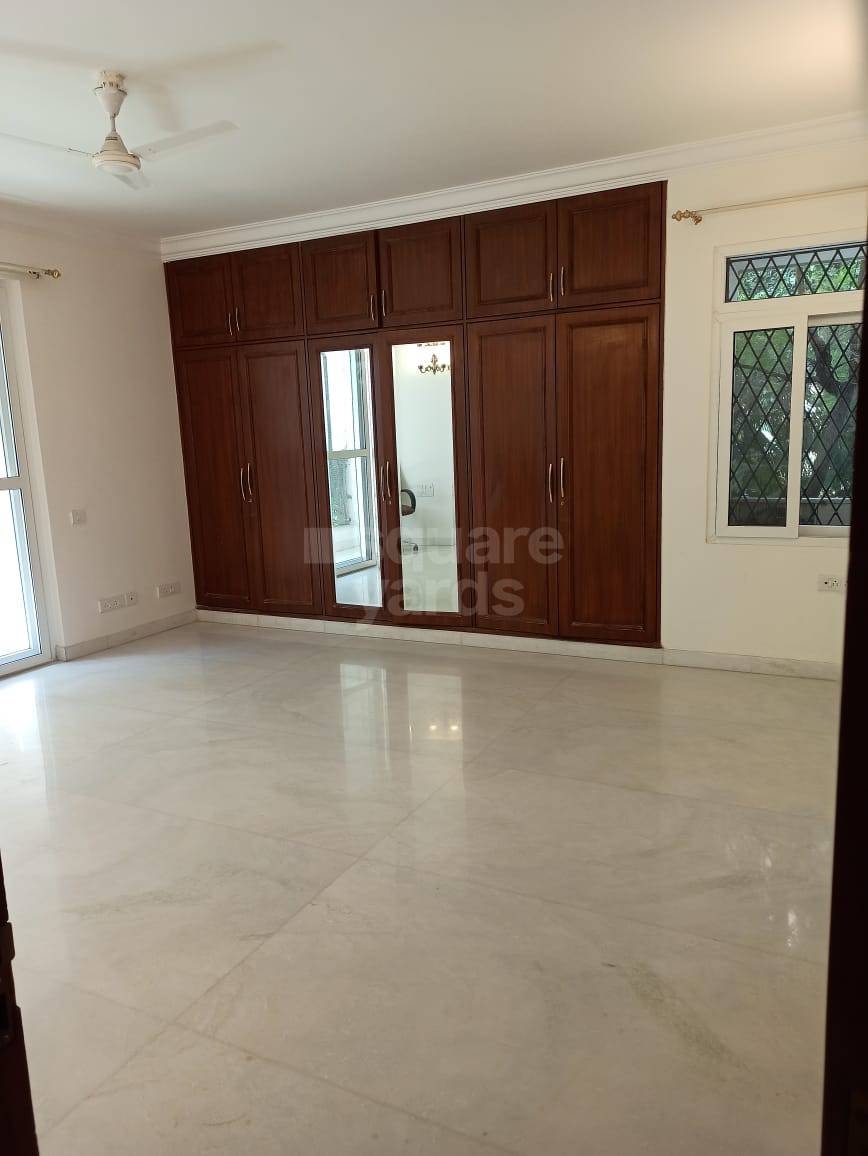 Resale 3 Bedroom 3300 Sq.Ft. Apartment in Regency Heights Frazer Town