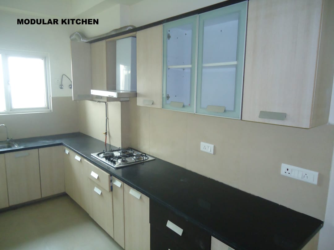 Rental 3.5 Bedroom 2150 Sq.Ft. Apartment in Omaxe Twin Towers, Sector