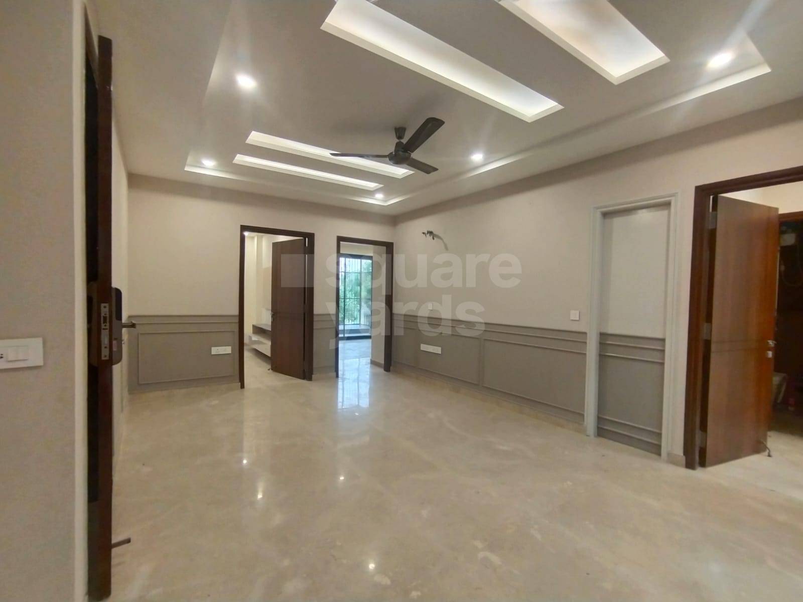 Resale Commercial Shop 2350 Sq.Ft. in Suncity Success Tower, Sector 65
