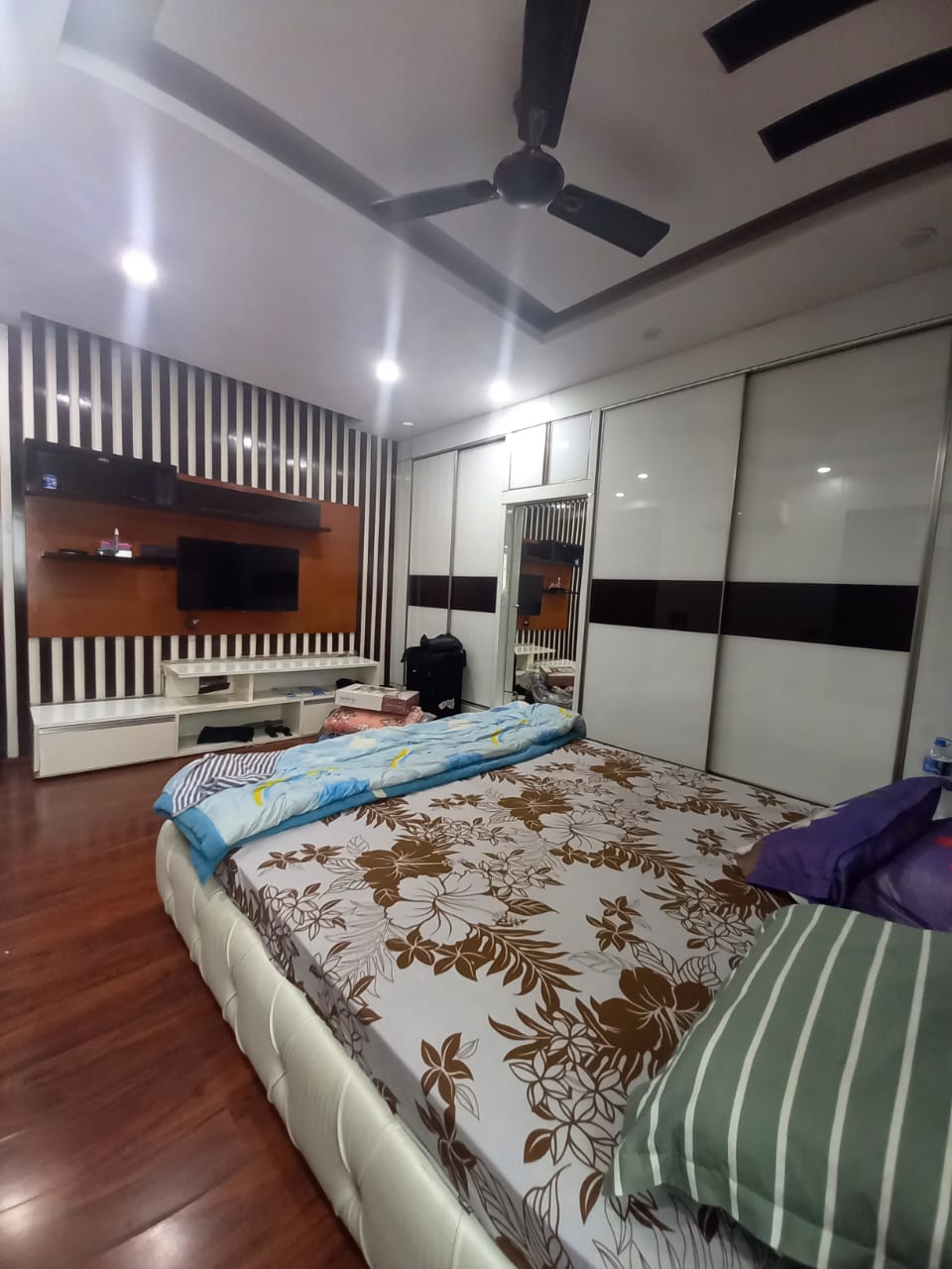 Rental 4 Bedroom 400 Sq.Yd. Independent House in Vikaspuri Delhi 4700079