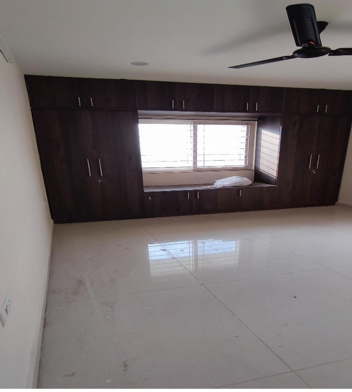 Rental 3 Bedroom 2160 Sq.Ft. Apartment in Cybercity Rainbow Vistas Rock