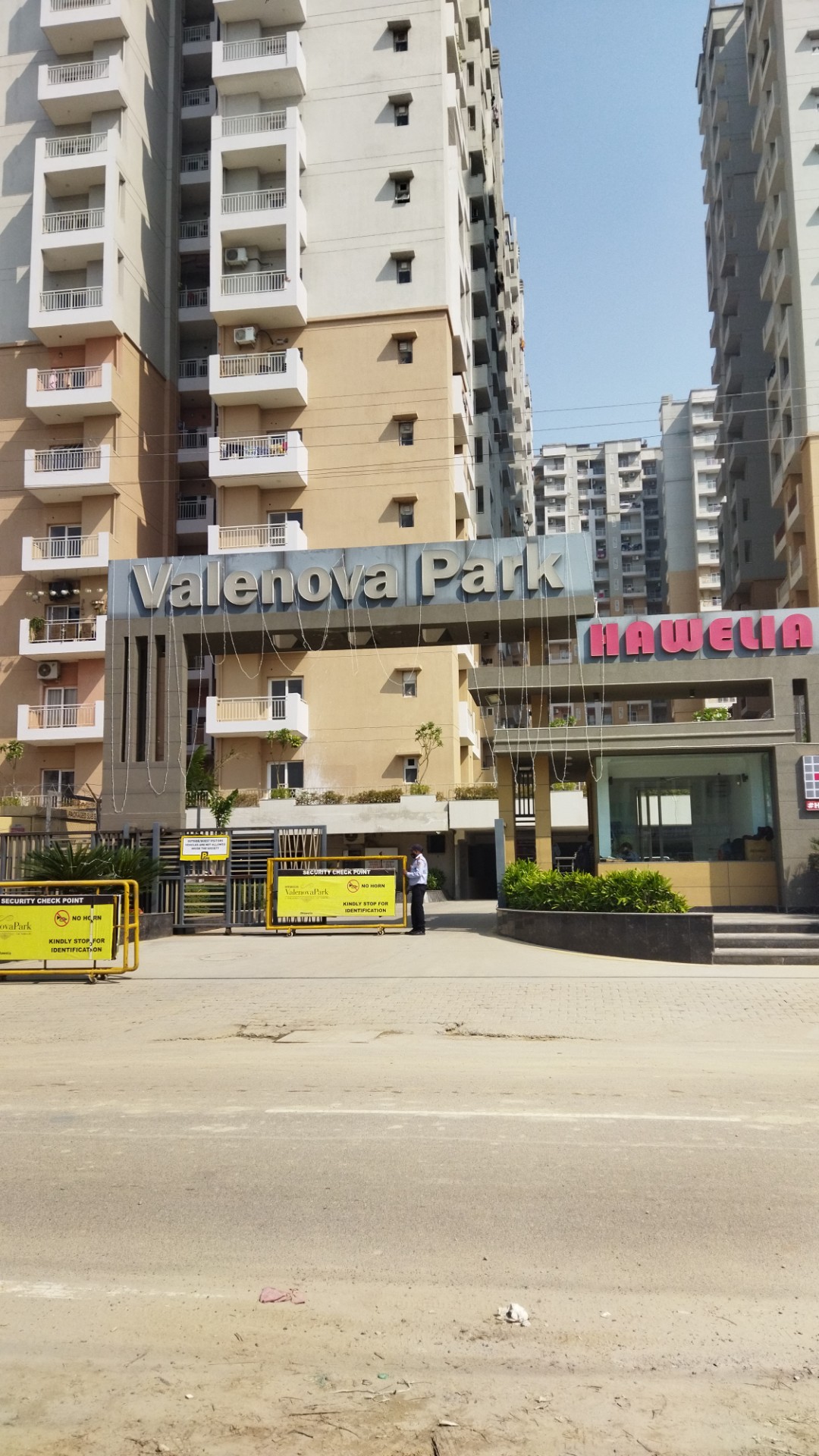 Resale 5 Bedroom 2950 Sq.Ft. Villa in Amrapali Dream Valley, Noida Ext