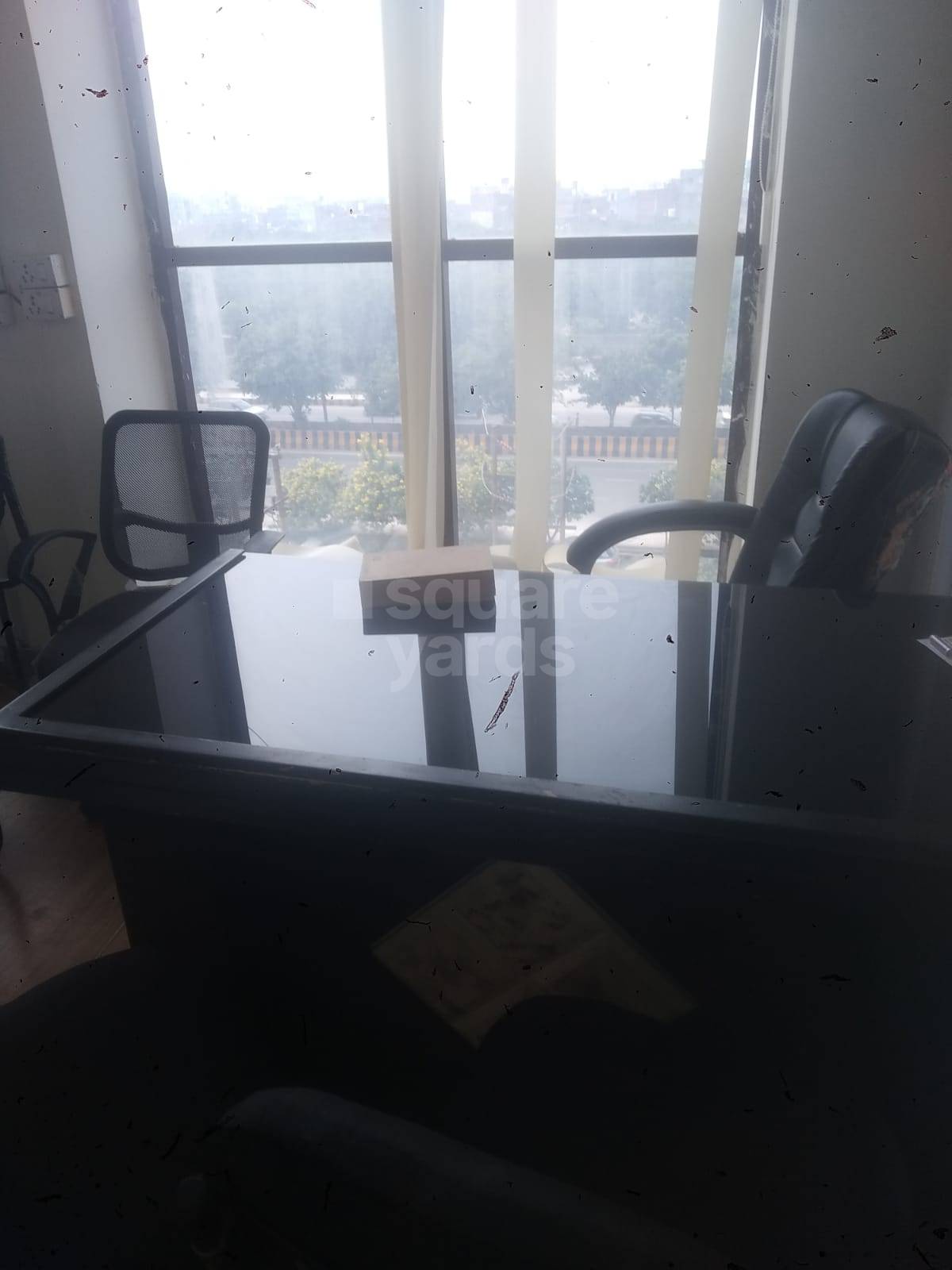 Rental Commercial Office Space 350 Sq.Ft. in Gaur City Center, Sector 4