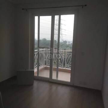 Room in 2 BHK Apartment at AIPL Zen Residences, Sector 70a – for Rent