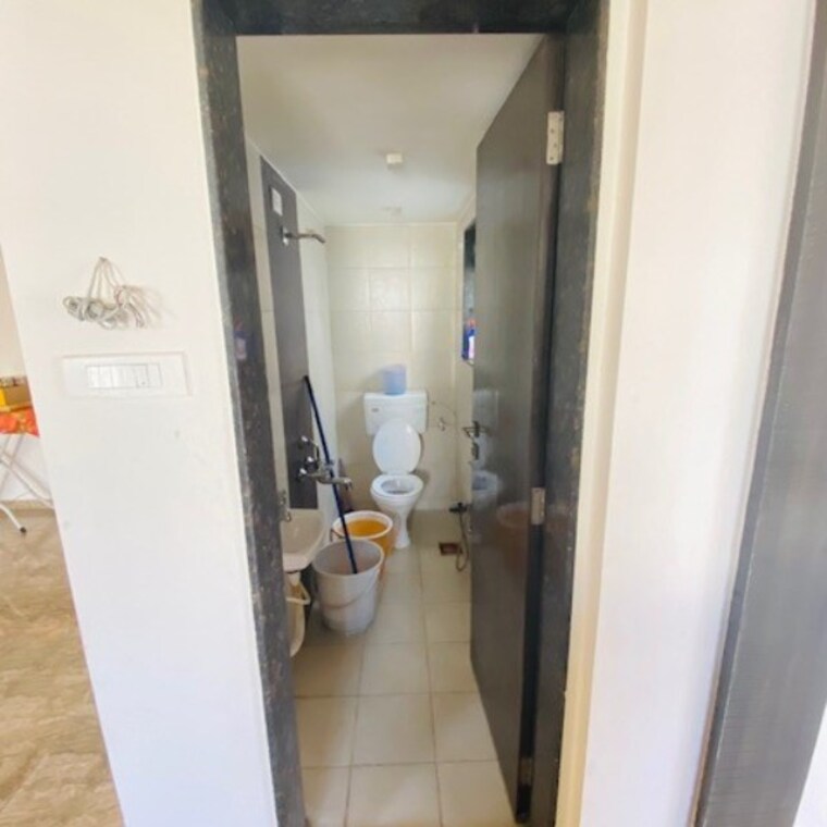 Bathroom, suda-silver-estate 2.5 Bedroom 2017 Sq.Ft. Penthouse In Kondhwa Pune 4733160