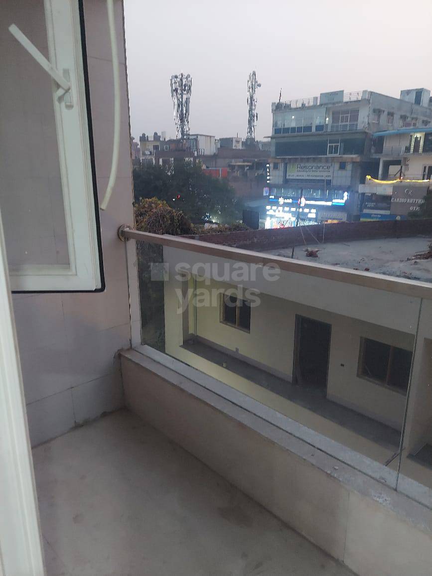 Rental 3 Bedroom 900 Sq.Ft. Builder Floor in Mansarovar Park Delhi 4734308