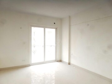 Room in 4 BHK Apartment at Mahagun Mywoods, Sector 16c Greater Noida – for Sale