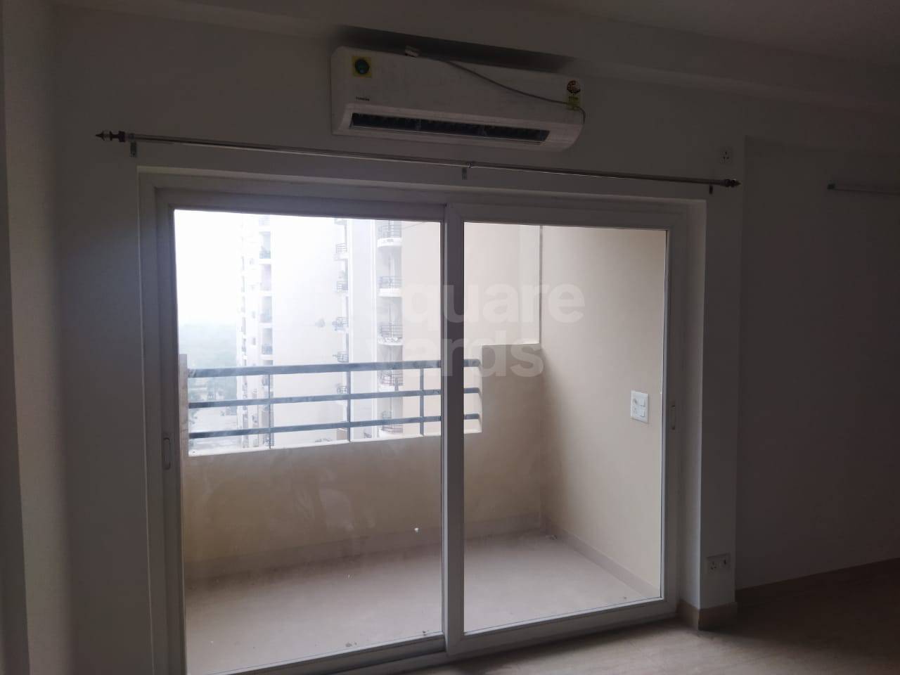 Resale 2.5 Bedroom 1515 Sq.Ft. Apartment in Eldeco Green Meadows, Gn