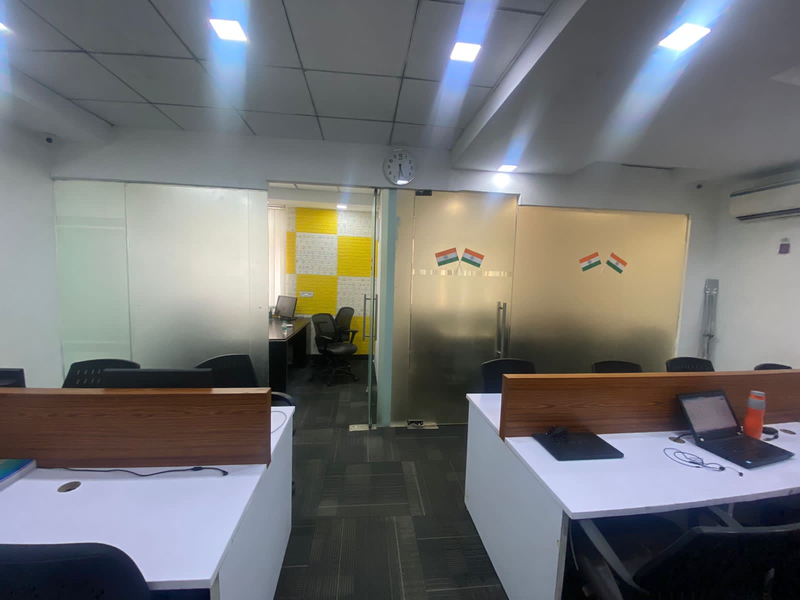 Rental Commercial Office Space 300 Sq.Ft. in Gaur City Mall, Sector 4