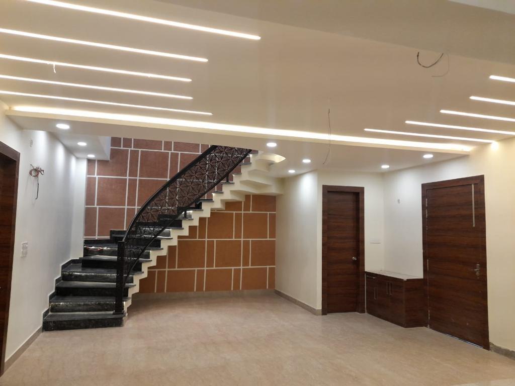 Resale 6+ Bedroom 2152 Sq.Ft. Villa in Vishesh Khand, Gomti Nagar