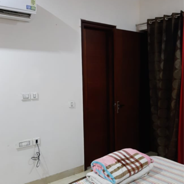 Room in 3 BHK Builder Floor at Ansal API Esencia Wood Winds, Sector 67 – for Rent