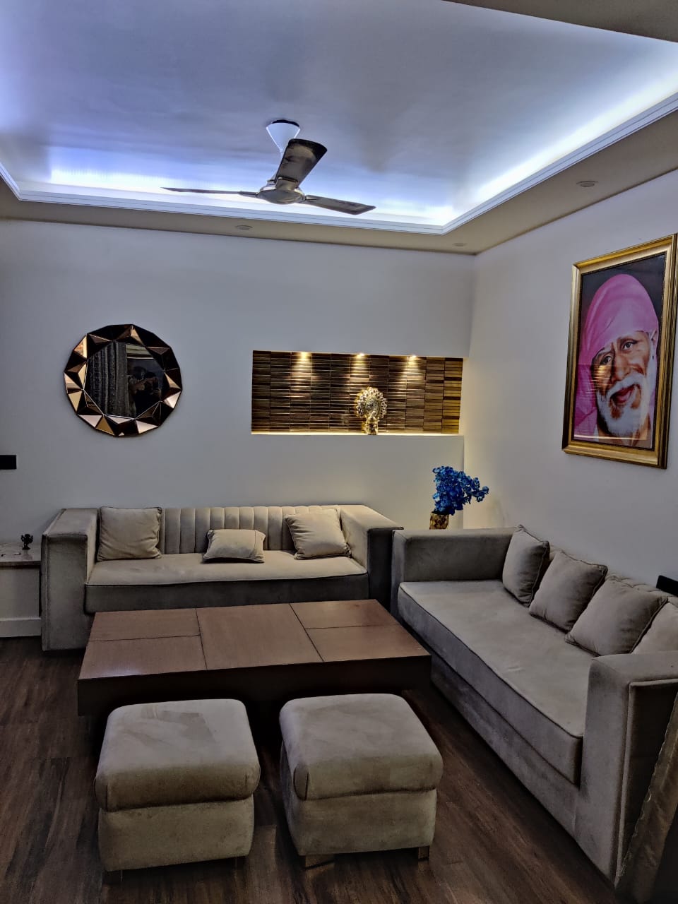 Resale 4 Bedroom 1800 Sq.Ft. Apartment in B1 Vasant Kunj, Vasant Kunj