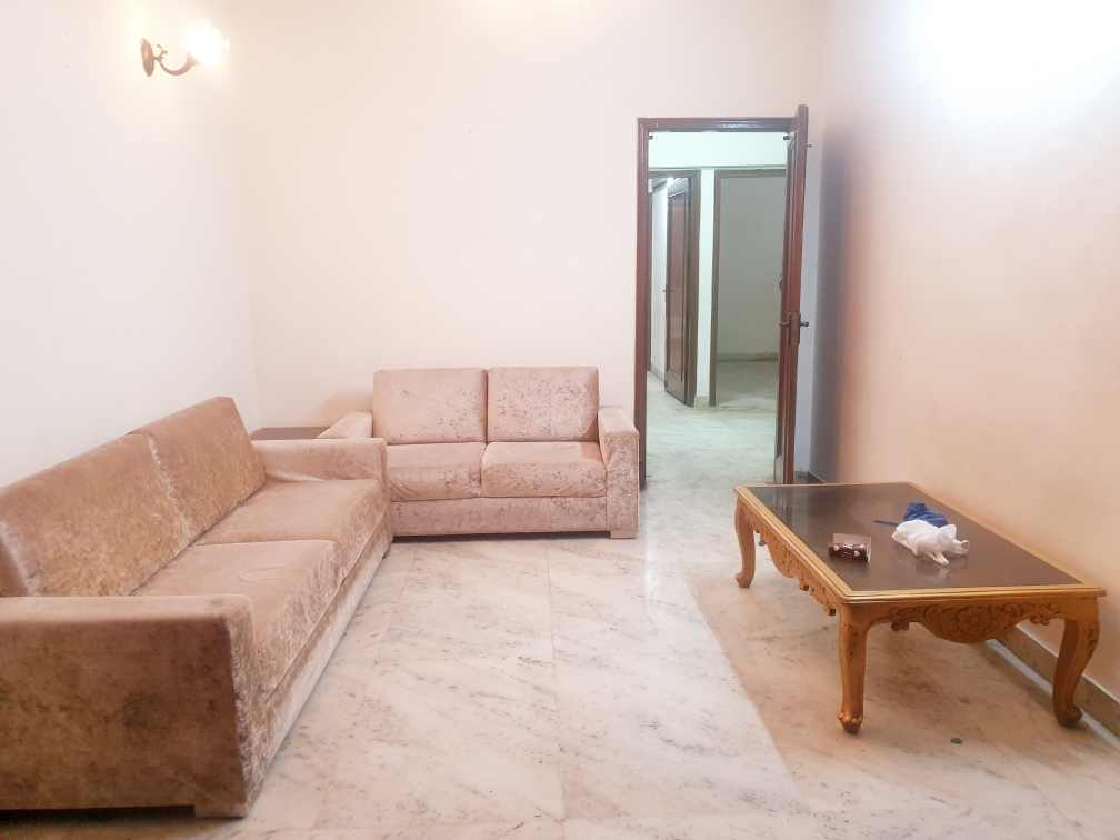 Resale 3 Bedroom 1350 Sq.Ft. Builder Floor in RWA Saket Block J, Saket