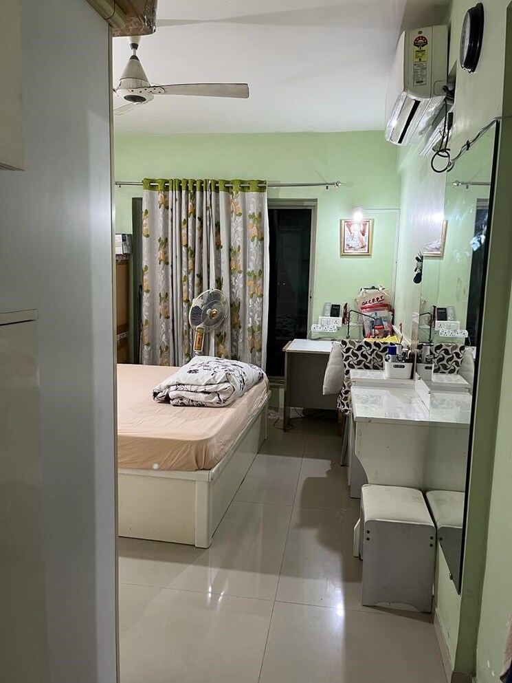 Master Bedroom, goel-ganga-carnation 3 Bedroom 1500 Sq.Ft. Apartment In Koregaon Park Pune 4769792